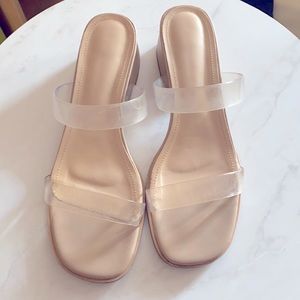 Beige low-heel sandals, 8